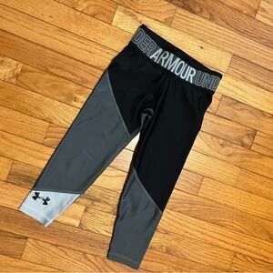 Under Armour Girls Sz 6 Gym Crop Leggings Gray Black Spandex Cropped Capri Pants